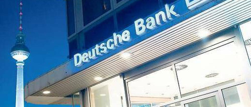 Metropolenbank. Mit rund 4000 Mitarbeitern – darunter 450 bei der Tochter Berliner Bank – ist Berlin im Deutsche-Bank-Konzern weltweit der fünftgrößte Standort. 