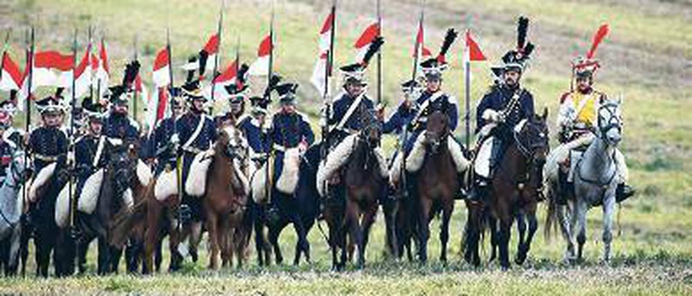Hauen und Stechen. Und dann Fröhlichsein: Die internationale „Reenactment“-Szene kam nach Leipzig, um die Völkerschlacht nachzustellen. Foto: dpa