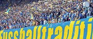 Allerlei Leipziger. In der vergangenen Saison trafen Lok und RB in der Regionalliga zweimal aufeinander, RB gewann eine Partie 3:1, ein Spiel endete torlos. Foto: dpa