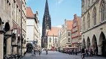 Katholisches Herzland: Münsteraner Prinzipalmarkt mit Lambertikirche.