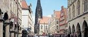Katholisches Herzland: Münsteraner Prinzipalmarkt mit Lambertikirche.