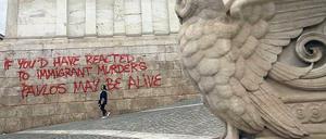 Rote Botschaft: In Athen erinnert ein Graffito an einen linken Rapper, der vor ein paar Wochen von einem Neonazi erstochen wurde. Foto: John Kolesidis/Reuters
