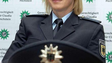 Grinst sich eins: Claudia Pechstein.