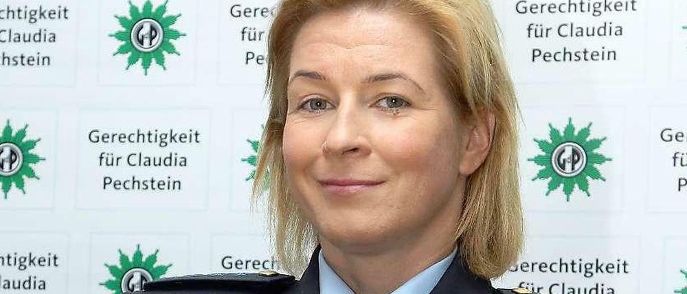 Grinst sich eins: Claudia Pechstein.