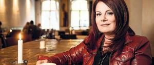 Makellos. So will Marianne Rosenberg zumindest aussehen. Immerhin ist über sie und ihre Musik schon viel Schlechtes geschrieben worden. Für das Interview im Schwarzen Café in der Kantstraße kommt sie deshalb mit Make-up-Artist. Foto: Davids/Gregor Fischer