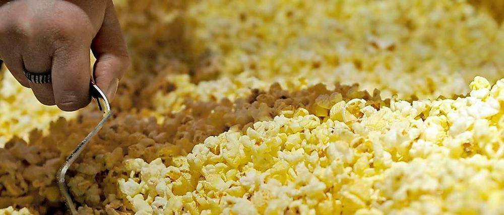 Gut gegen Werbung. Wer im Kino Popcorn knabbert, ist weniger empfänglich für die Reklame vor dem Film. 