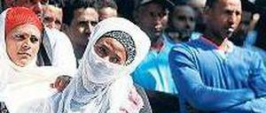 Flüchtlinge während einer Gedenkfeier für die Toten von Lampedusa. Foto: Reuters