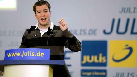 Juli-Chef Lasse Becker kündigt seinen Rücktritt an.