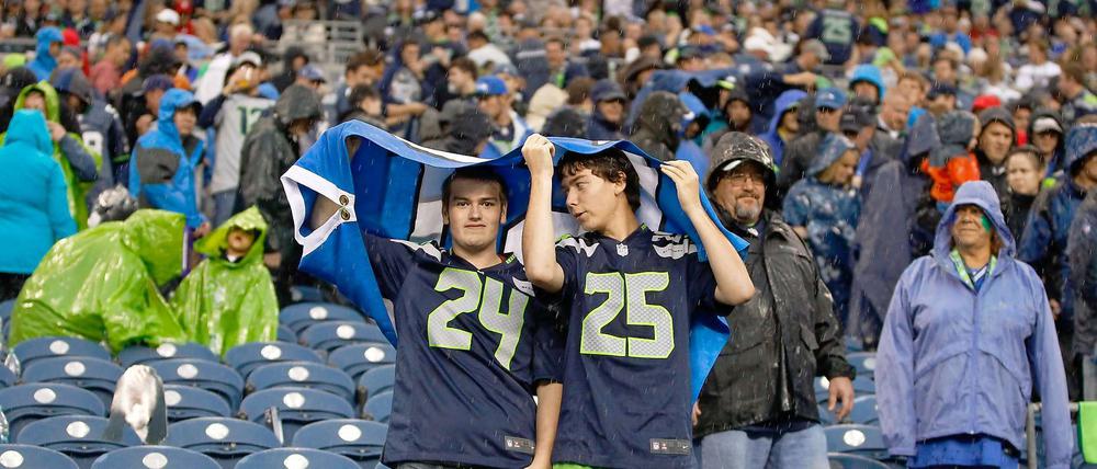 Regenpause? Fans beim Spiel der San Francisco 49ers gegen die Seattle Seahawks.