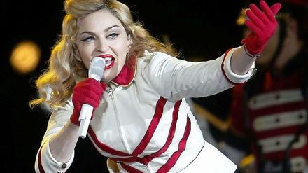 Komm, tanz mit mir. Madonna weiß, wie man sich fit hält.