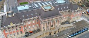Neues Haus wird alt. Dank der Millionenspende von Mäzen Hasso Plattner hat die Fassade des Landtagsgebäudes ein historisches Aussehen erhalten.