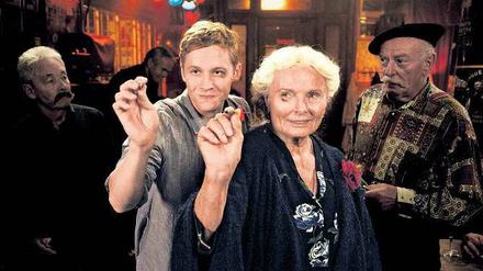 Showtime. Sascha (Matthias Schweighöfer) und Frau Ella (Ruth Maria Kubitschek) werden ziemlich beste Freunde. 