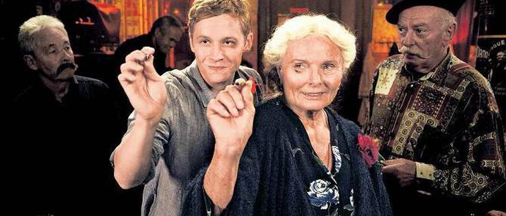 Showtime. Sascha (Matthias Schweighöfer) und Frau Ella (Ruth Maria Kubitschek) werden ziemlich beste Freunde. 