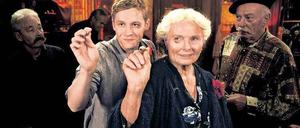 Showtime. Sascha (Matthias Schweighöfer) und Frau Ella (Ruth Maria Kubitschek) werden ziemlich beste Freunde. 