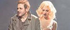 Müder Frauenheld. Samuel Finzi ist Don Juan zwischen den Kriegen. Hier eine Szene mit Larissa Fuchs.