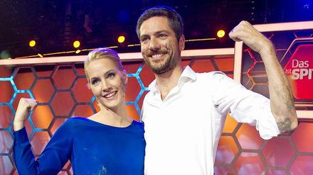 Da hatte er ihn noch. Ingo Zamperoni mit Judith Rakers in der ARD-Fernsehshow "Das ist Spitze".