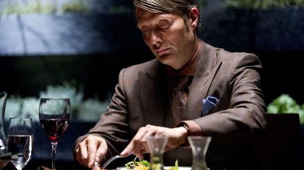 Hannibal Lecter (Mads Mikkelsen) entwickelt sich vom Psychologen zum Serienmörder.