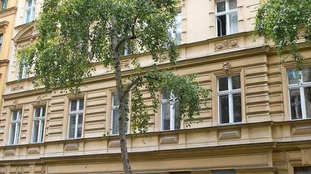 In diesem Haus in Charlottenburg verbrannte eine Frau lebendigem Leib.