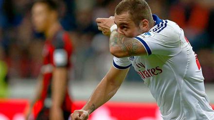 Mund abputzen, weitermachen. Pierre-Michel Lasogga hat sich mit seinem Arbeitsethos schnell Freunde gemacht beim Hamburger SV. 