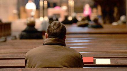 Katholiken, die nach einer Scheidung wieder geheiratet haben, fühlen sich von der Kirche oft ausgeschlossen. Die neue Ehe gilt als Sünde. Nun reicht die Kirche Betroffenen die Hand.