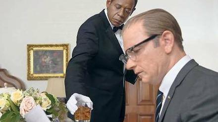 Mit einem Drink geht manches besser. Butler Cecil Gaines (Forest Whitaker) weiß die Bedürfnisse seiner Präsidenten – hier Liev Schreiber als Lyndon B. Johnson – zu antizipieren. 