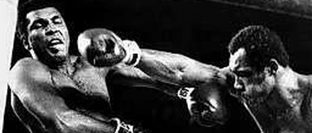 Ken Norton (r.) in seinem dritten Boxkampf gegen Muhammad Ali 1976, den er umstritten nach Punkten verlor.