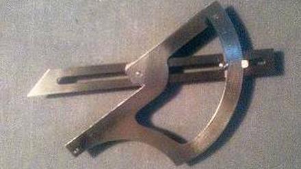 Knapp bemessen. Quasi in letzter Minute hat der künftige Schwiegersohn diesen Winkelmesser wiedergefunden. 