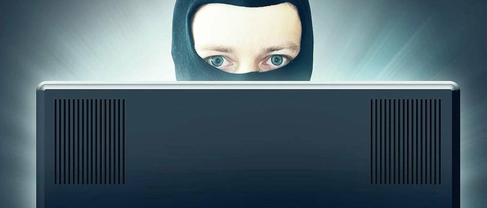 Jeder ein Krimineller? Wer im Internet unterwegs ist, muss aufpassen. Vor allem Nutzer, die Filme oder Musik ins Netz stellen, laufen Gefahr, Urheberrechte anderer zu verletzen. Das kann teuer werden. Foto: lassedisgnen/Fotolia