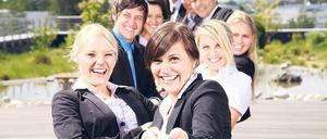 Wenn alle so sympathisch wären. Eine gute Beziehung zu den Kollegen ist für viele Beschäftigte wichtig – neben fairen Gehältern und Work-Life-Balance.Foto: Nick Freund/Fotolia