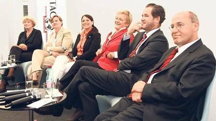 Berliner Runde. Auf Einladung des Tagesspiegels standen die Berliner Spitzenkandidaten für die Wahl zum Bundestag Rede und Antwort: von links Monika Grütters (CDU), Eva Högl (SPD), Cornelia Otto (Piraten), Renate Künast (Die Grünen), Martin Lindner (FDP) und Gregor Gysi (Linke). 