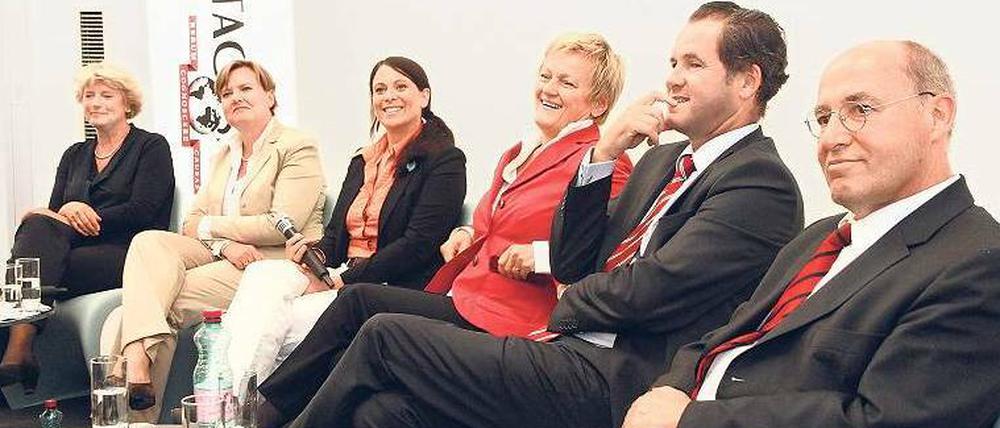 Berliner Runde. Auf Einladung des Tagesspiegels standen die Berliner Spitzenkandidaten für die Wahl zum Bundestag Rede und Antwort: von links Monika Grütters (CDU), Eva Högl (SPD), Cornelia Otto (Piraten), Renate Künast (Die Grünen), Martin Lindner (FDP) und Gregor Gysi (Linke). 