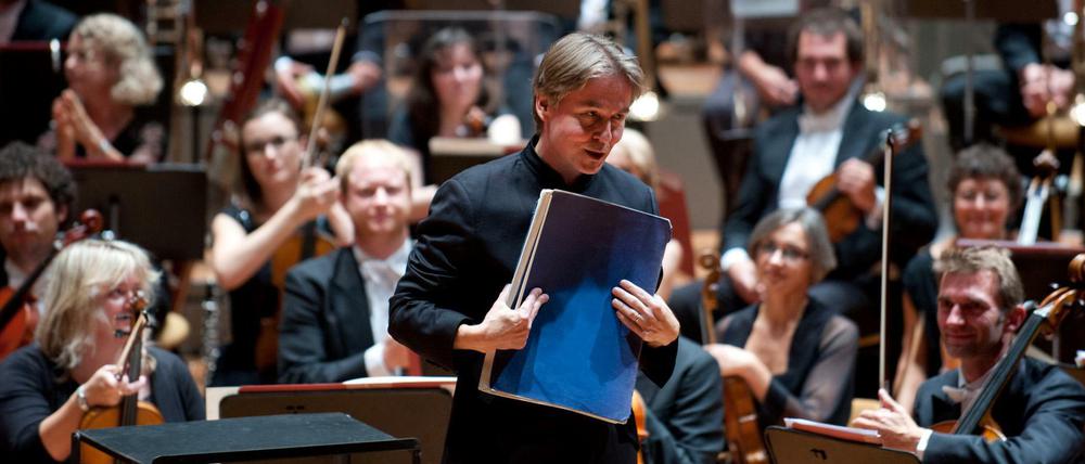 Dirigent Esa-Pekka Salonen auf der Bühne.