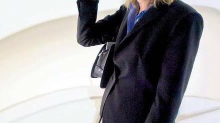 Für den Durchblick. Cornelia Yzer geht mit 3-D-Brille auf virtuelle Erfahrungstour. 