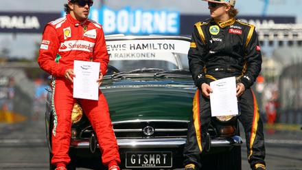 Kimi Räikkönen (rechts) mit seinem neuen Ferrari-Kollegen Fernando Alonso.