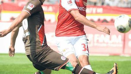 Rückstand gedreht. Fabian Schönheim und der 1. FC Union stehen nach dem sechsten Spieltag auf einem Aufstiegsrang. Foto: dpa