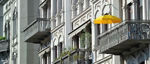Entwarnung für alle Raucher: Bis zu 20 Zigaretten pro Tag und Balkon sind nach Ansicht des Gerichts vertretbar.
