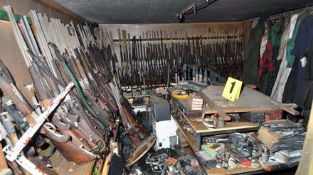 Mittlerweile hat die Polizei in Niederösterreich ein Foto des Waffenarsenals veröffentlicht.
