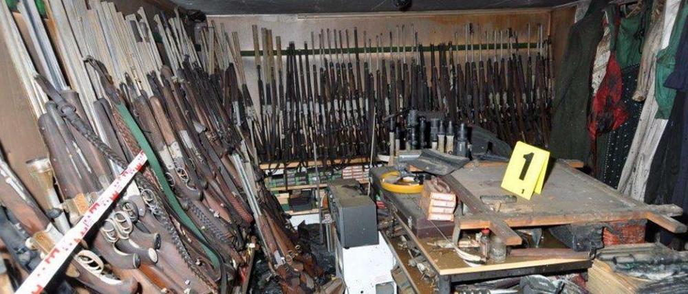 Mittlerweile hat die Polizei in Niederösterreich ein Foto des Waffenarsenals veröffentlicht.