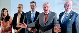 Das sind sie, die Spitzenkandidaten der Parteien in Hessen. Von links: Janine Wissler von der Linken, Grünen-Fraktionschef Tarek Al-Wazir, der SPD-Fraktionschef Thorsten Schäfer-Gümbel, der hessische Ministerpräsident Volker Bouffier (CDU) und FDP-Fraktionschef Jörg-Uwe Hahn.