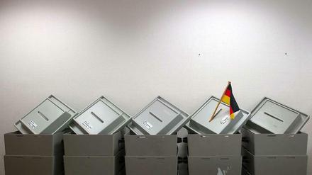 Die Urnen warten. Noch läuft der Wahlkampf..