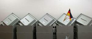 Die Urnen warten. Noch läuft der Wahlkampf..