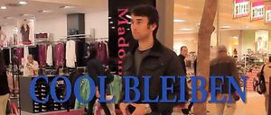 Ausschnitt aus dem Youtube-Video: Cool bleiben, Raute zeigen