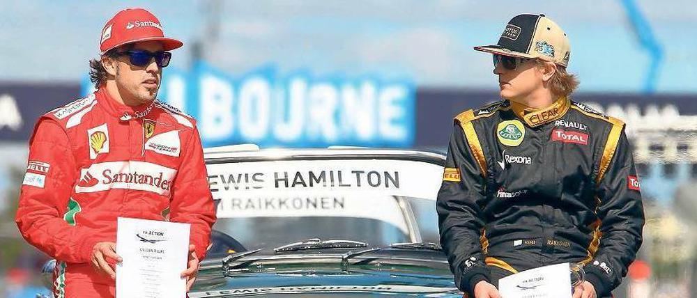 Ein seltsames Paar. Fernando Alonso (links) muss sich in der kommenden Saison mit Kimi Räikkönen arrangieren. Foto: dpa