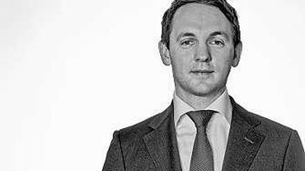 Niklas Schaffmeister ist Geschäftsführer von Globeone. Die Beratungsfirma unterstützt diverse Dax- und M-Dax-Unternehmen bei Markenaufbau, Marketingstrategien und der Unternehmenskommunikation in Wachstumsmärkten. Schaffmeister hat sieben Jahre in China gelebt und spricht fließend Mandarin.