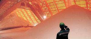 Weißes Gold. Entstanden ist der Konflikt, nachdem die Fusion zweier Produzenten von Düngemittel geplatzt ist.
