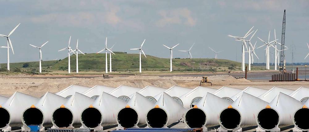 Wer bereit ist, ein höheres Risiko zu tragen und sein Geld ruhen zu lassen, findet gerade bei Windkraftprojekten ein großes Angebot seriöser geschlossener Fonds.