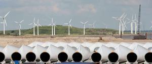 Wer bereit ist, ein höheres Risiko zu tragen und sein Geld ruhen zu lassen, findet gerade bei Windkraftprojekten ein großes Angebot seriöser geschlossener Fonds.