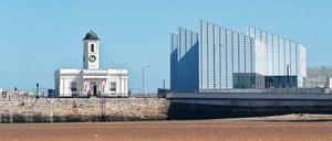 Kühn arrangiert. Der zackige Neubau des Turner Contemporary von David Chipperfield liegt neben der alten Hafenmeisterei.