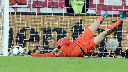 Manuel Neuer, 27, ist seit der WM 2010 Stammtorhüter der deutschen Fußball-Nationalmannschaft und wird am Freitag in der EM-Qualifikation gegen Österreich sein 40. Länderspiel absolvieren.