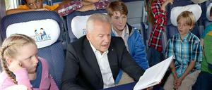 Im Kundendialog. Vor einigen Tagen las Grube noch Geschichten vor, nun lesen ihm die Erwachsenen die Leviten.